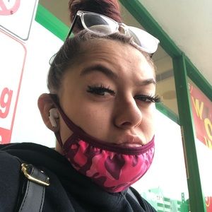 Meet your Posher, Selena